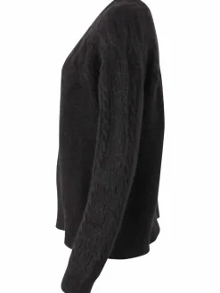 Danaarluk Sweater Black