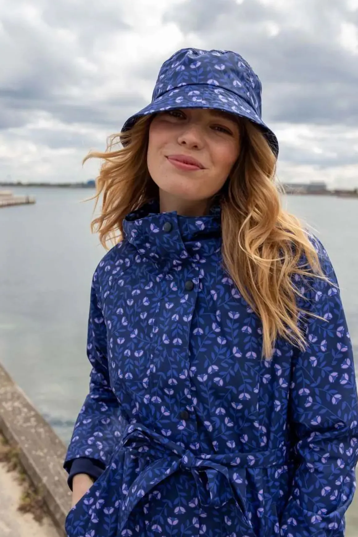 Danelisabeth Raincoat Navy/Lilac Fleurie