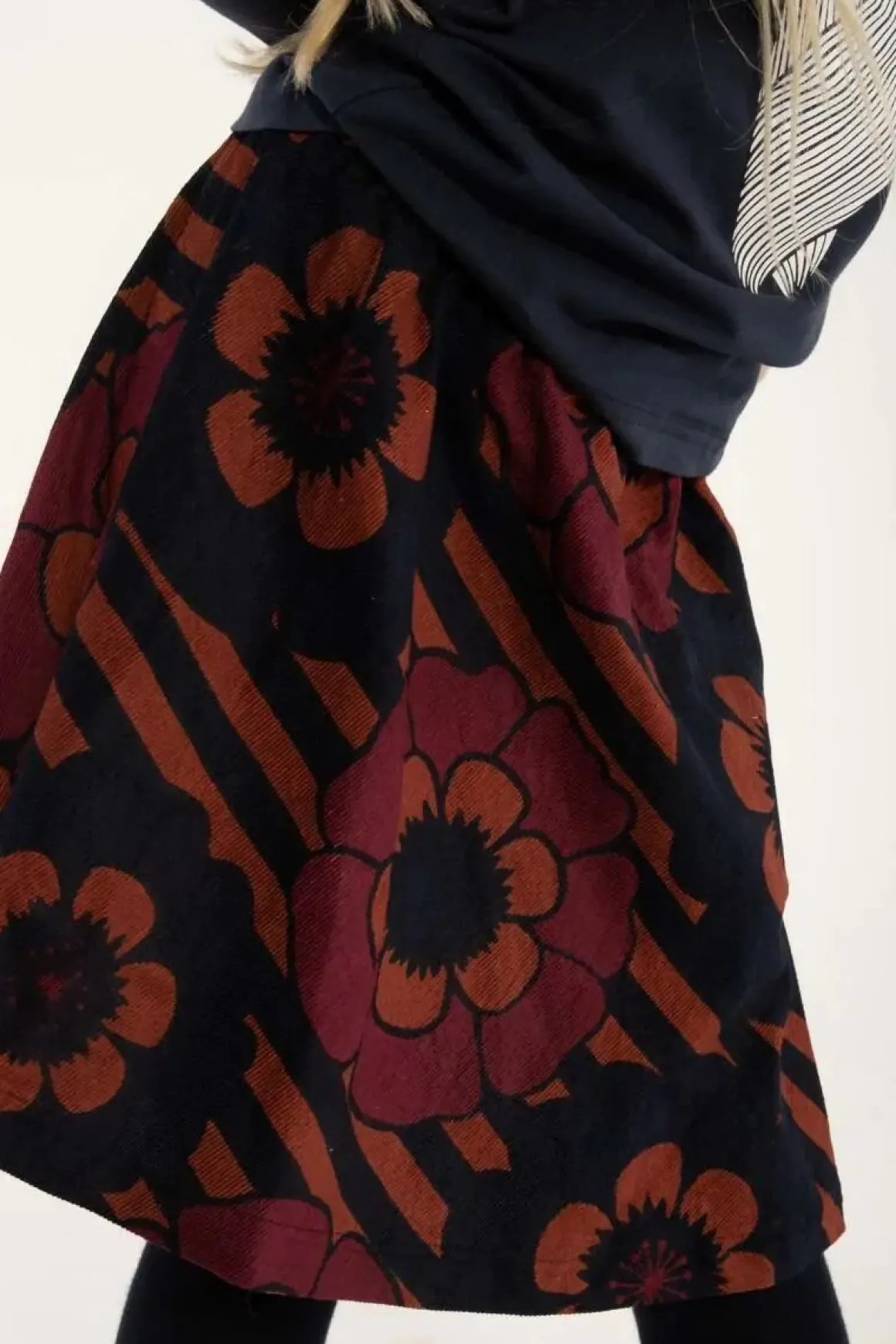 Danyrsa Skirt Beige Rose/Navy Power Flowers
